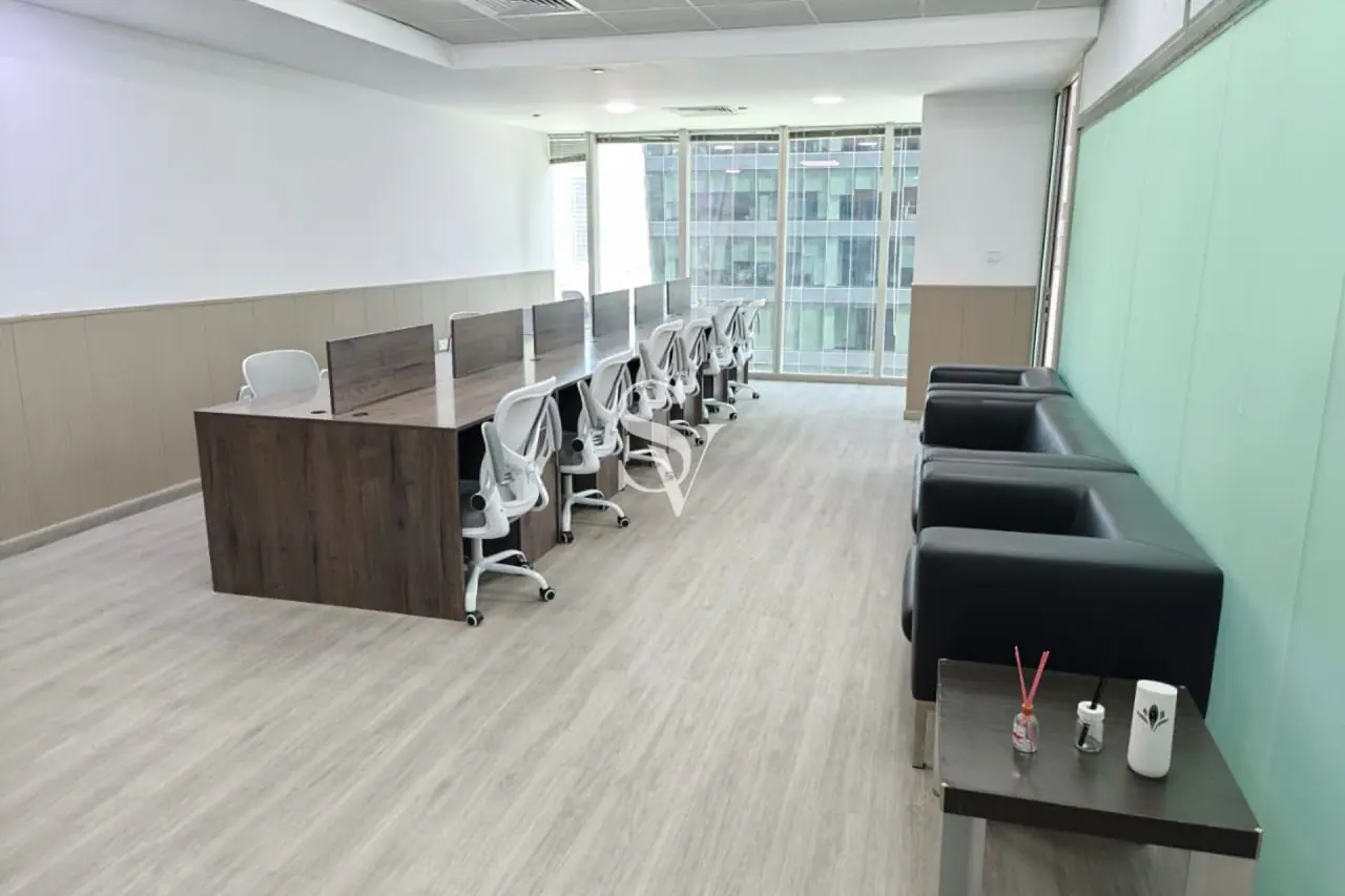 Furnished | Close to Metro | Upgraded unit — photo 1