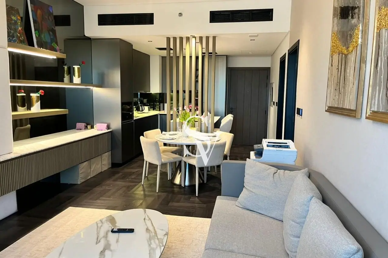 Luxury Furnished 1BR|Upgraded|Bright Layout|Vacant — photo 1
