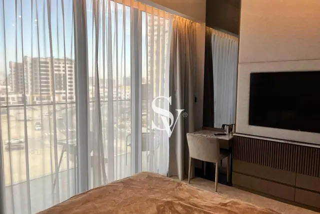 Luxury Furnished 1BR|Upgraded|Bright Layout|Vacant — photo 5