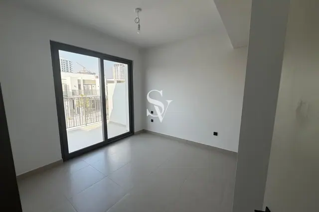 Single Row | Vacant | Near TO Pool And Park — photo 3