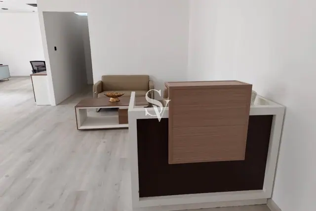 Furnished | Close to Metro | Upgraded unit — photo 2