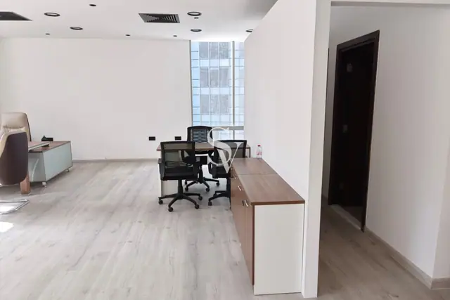 Furnished | Close to Metro | Upgraded unit — photo 5