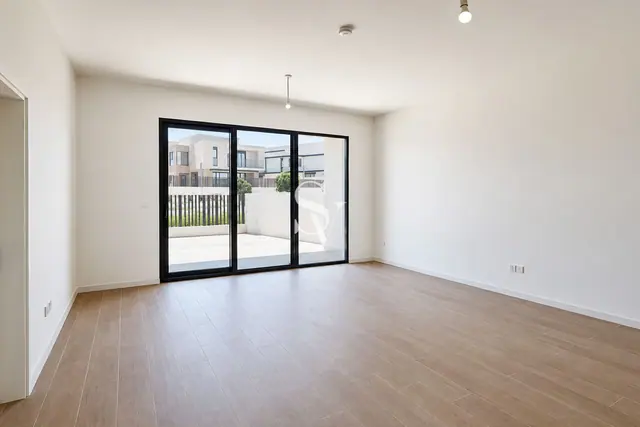Single Row | Spacious 3 BR + Maid | Close to Pool — photo 4