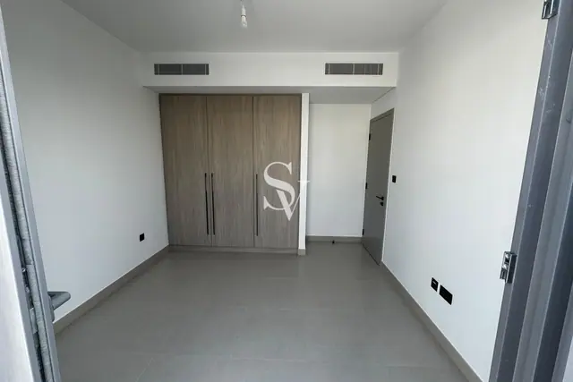 Single Row | Vacant | Near TO Pool And Park — photo 4