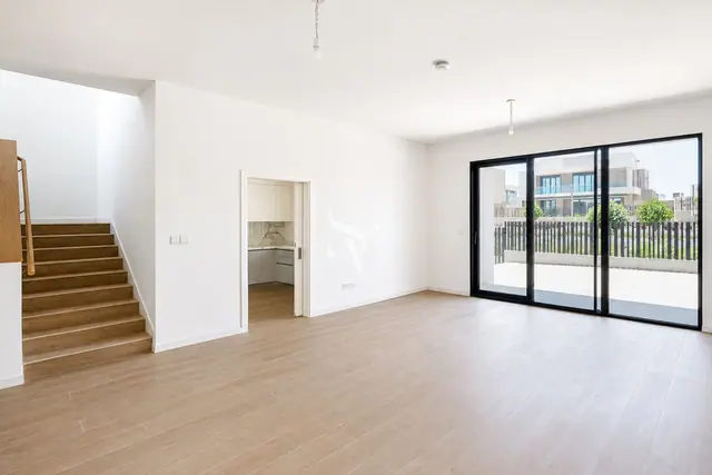 Single Row | Spacious 3 BR + Maid | Close to Pool — photo 5