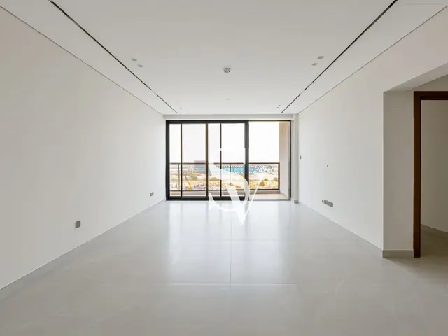 Chiller Free |Brand New |Closed Kitchen |Mid Floor