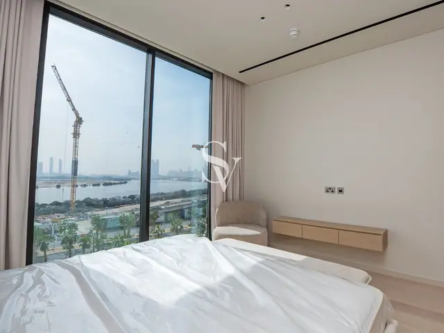 Waterfront 2 BR | Unrivalled Views | Furnished