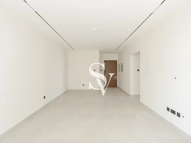 Chiller Free |Brand New |Closed Kitchen |Mid Floor