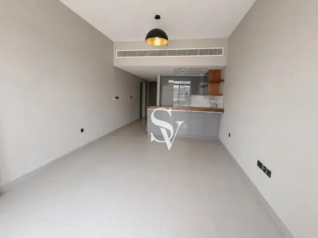 Spacious 2BR+Storage|Bright|Well Maintained| Ready