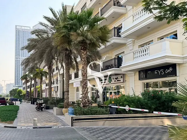 Spacious 1BR| Fitted Kitchen| Large Layout| Vacant