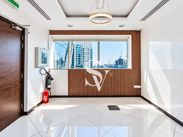 HIGH FLOOR | FITTED & PARTIONED | CANAL VIEW