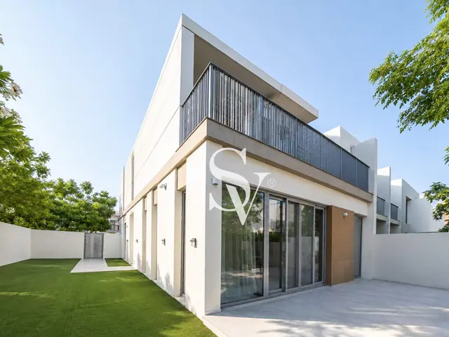 Large Plot | Next To Pool & Park | Closed Kitchen