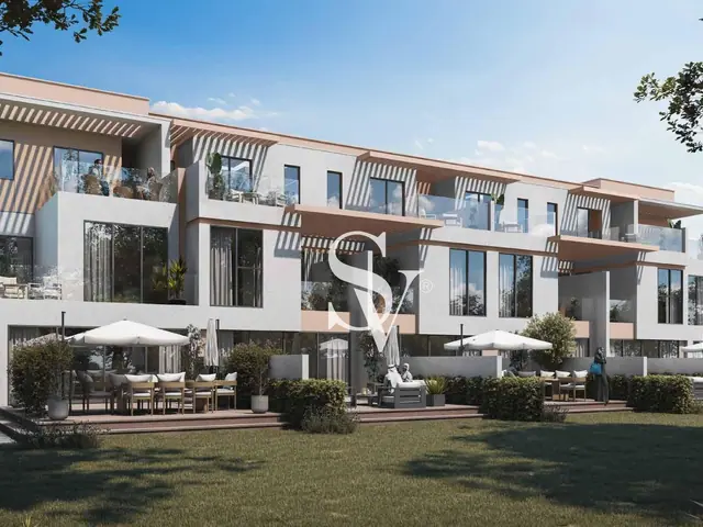 Luxury 5bed | Distress | Corner Plot