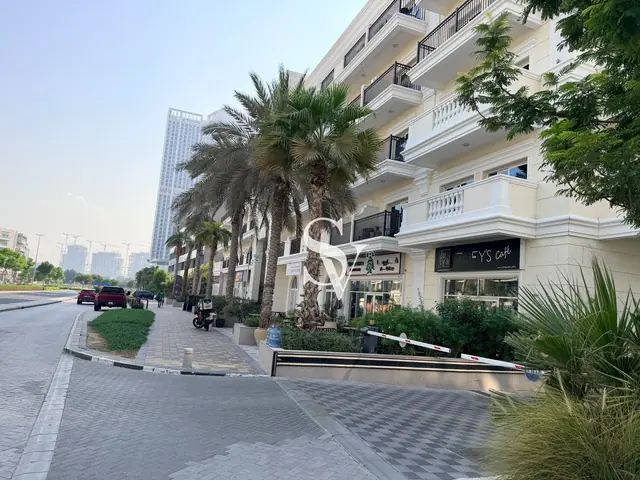 Spacious 1BR| Fitted Kitchen| Large Layout| Vacant