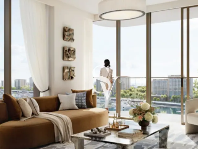 Large Layout - Prime Location - Waterfront Living